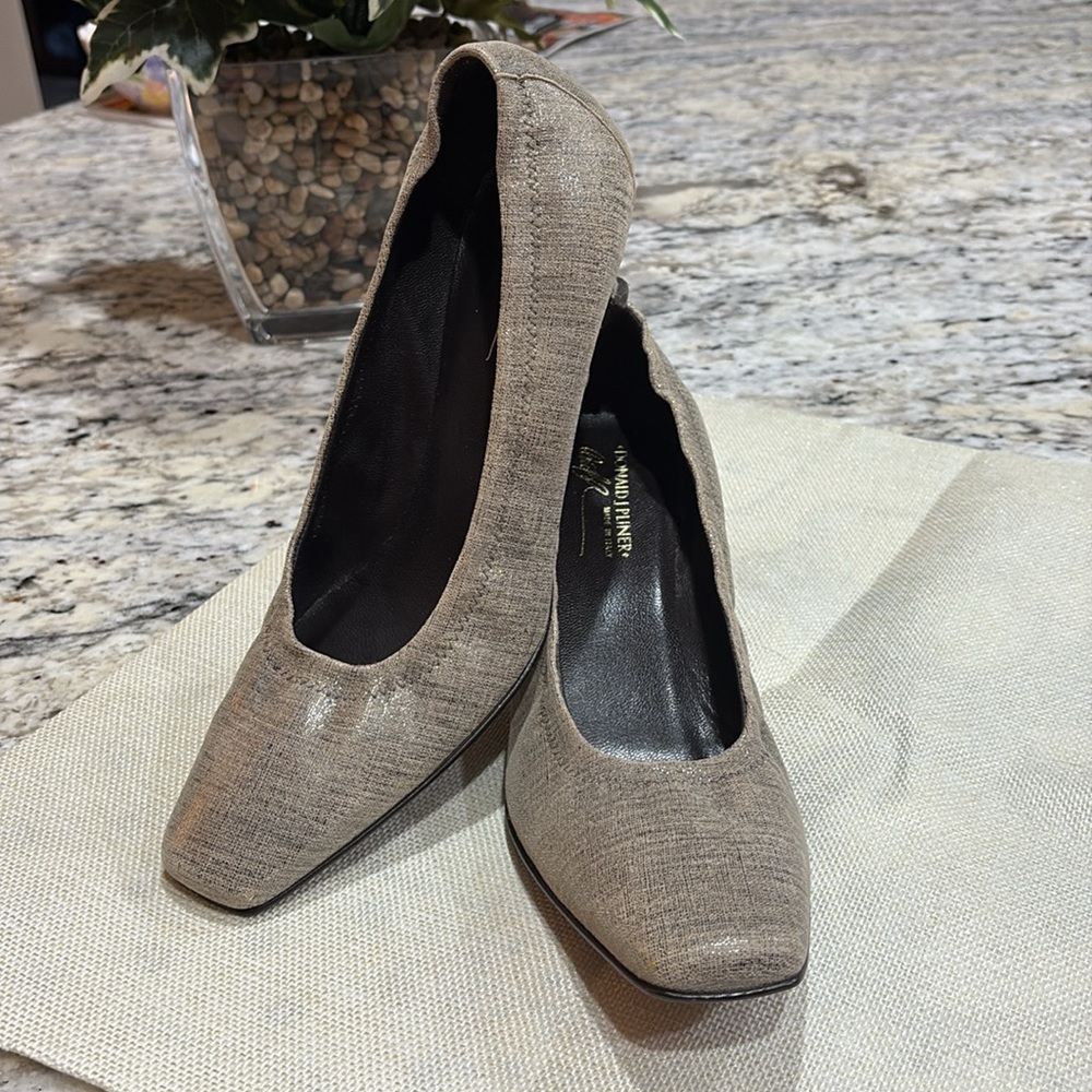 🔥 Closet Clear Out🔥. Donald Pliner kitten heels - Picture 10 of 10
